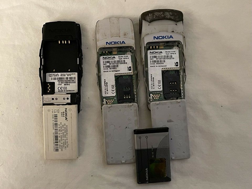 Nokia, 2 x 5100, 1 x 5210, mit Akku als Ersatzteilspender in Lörrach