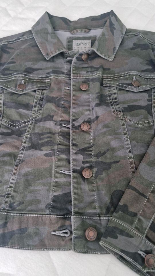 Esprit Jeansjacke Camouflage neu! in Herborn