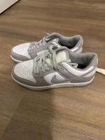 Nike Dunk Low Grau Weißer Damenschuh Frankfurt am Main - Ostend Vorschau