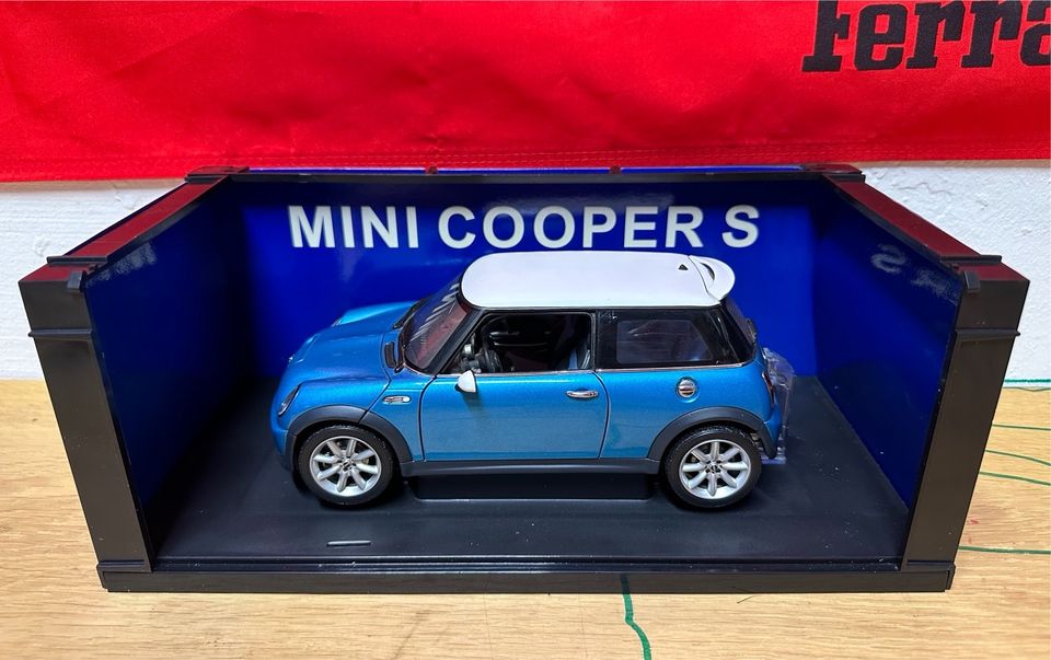 AUTOart BMW Mini Cooper-S Electric Blue 1:18 Modellauto in Nürnberg (Mittelfr)