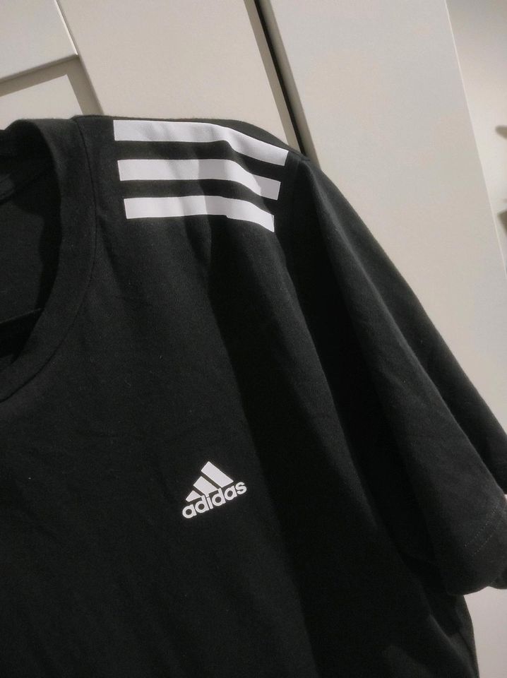 T-Shirt Adidas groß XL wie neu in Mühlheim am Main