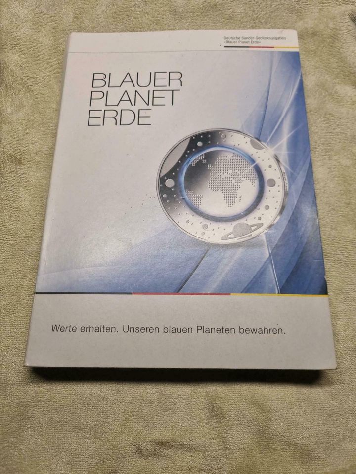 Münzsammlung blauer Planet Erde komplett +2 Sammleruhren in Daun