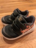 Tolle Nike Schuhe mit Blumen Muster tolle Farbkombination leicht Sachsen - Pirna Vorschau