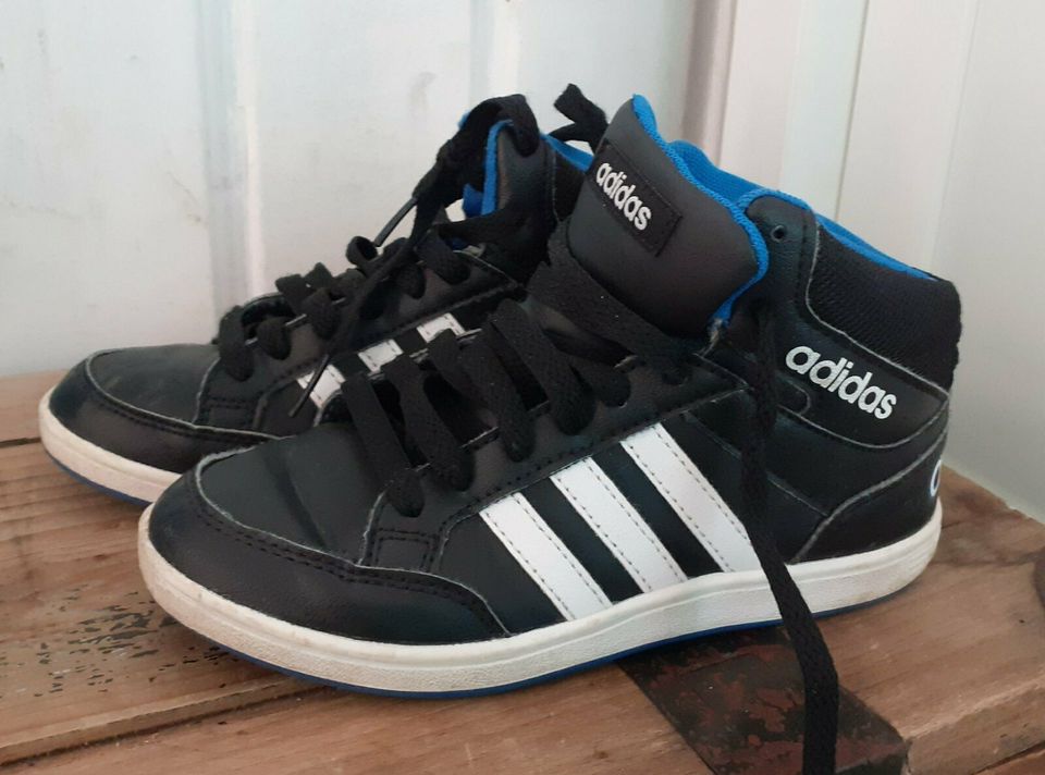Adidas Turnschuhe, Sneaker,  Größe 32 in Ergolding