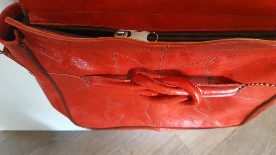 Echtleder Handtasche Tasche rot *neuwertig* in Kassel