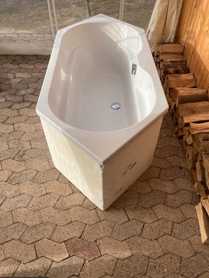 Badewanne zum Verkauf in Wehretal