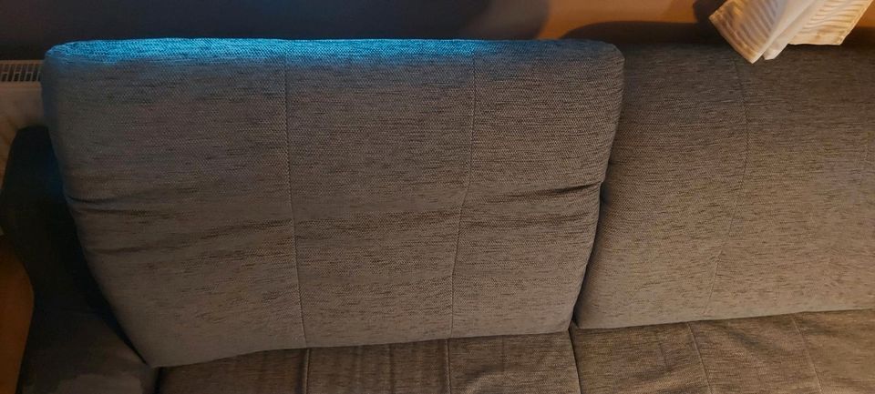 Sofa, Couch grau, dunkelblaues Kunstleder in Kösching