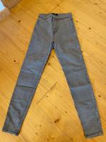 Bershka Hose Gr.34 kariert schwarz weiß Nordrhein-Westfalen - Schleiden Vorschau