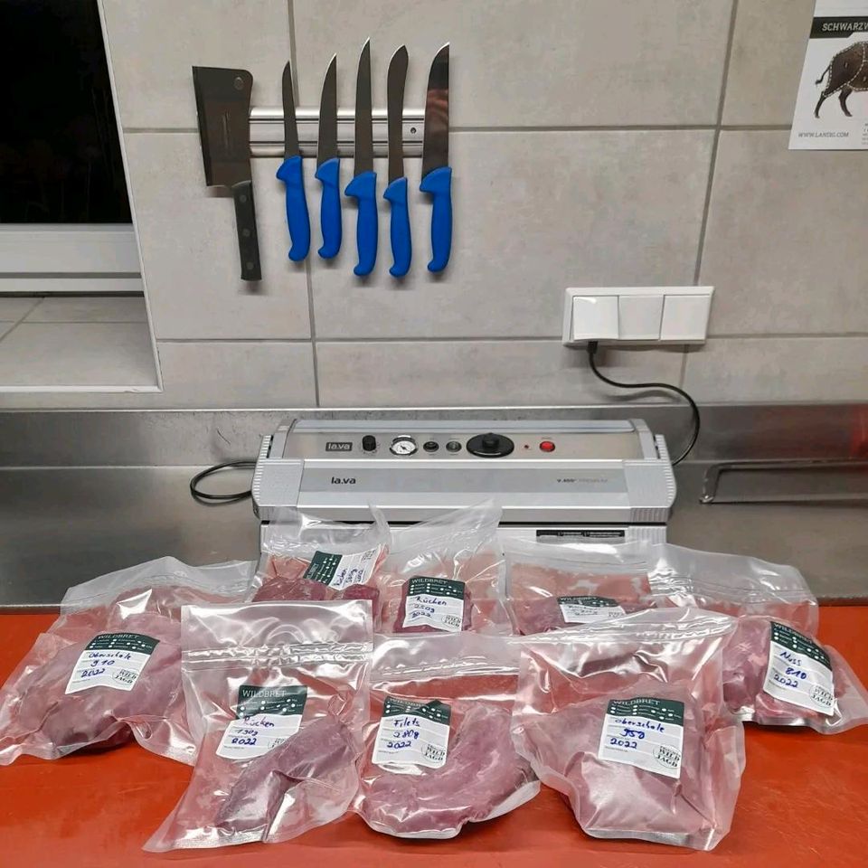 Wildfleisch, Wildbret, Reh, Rotwild, Wildschwein, Braten, Salami in Pforzen