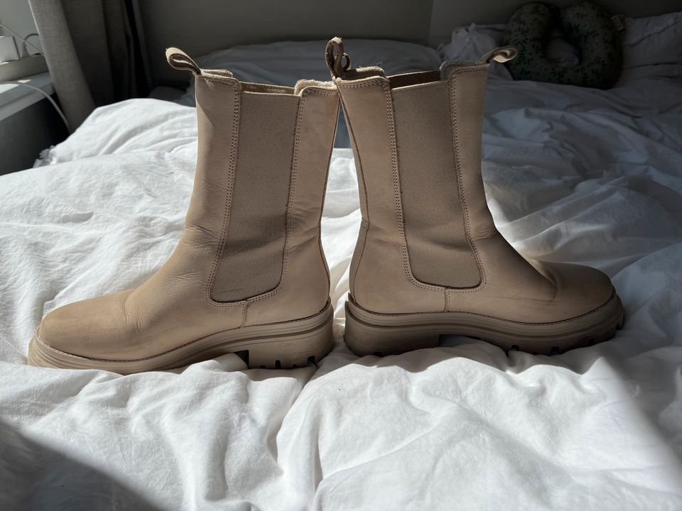 Tamaris Chelsea Boots beige Größe 38 Stiefeletten in Flensburg