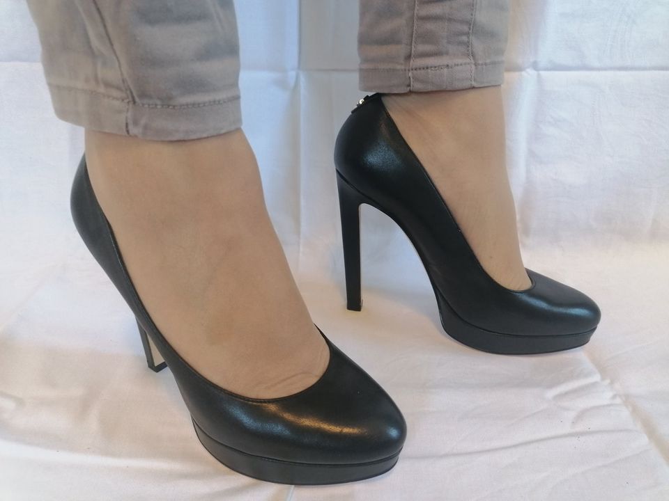 GUESS Eliada Pumps High Heels Größe 39 schwarz Leder in Petersberg