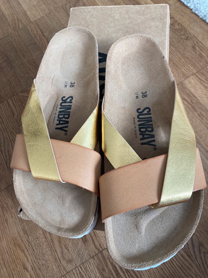 Sandalen Gold Leder Sunbay Fussbett neu 38 in Wiesbaden