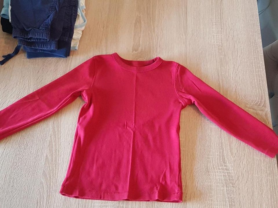 Rotes langärmliges Shirt von  H&M in Hamburg