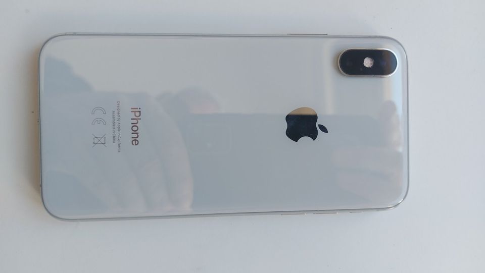 Apple iPhone XS - 64GB - Silber (Ohne Simlock) (Dual-SIM) in Stuttgart