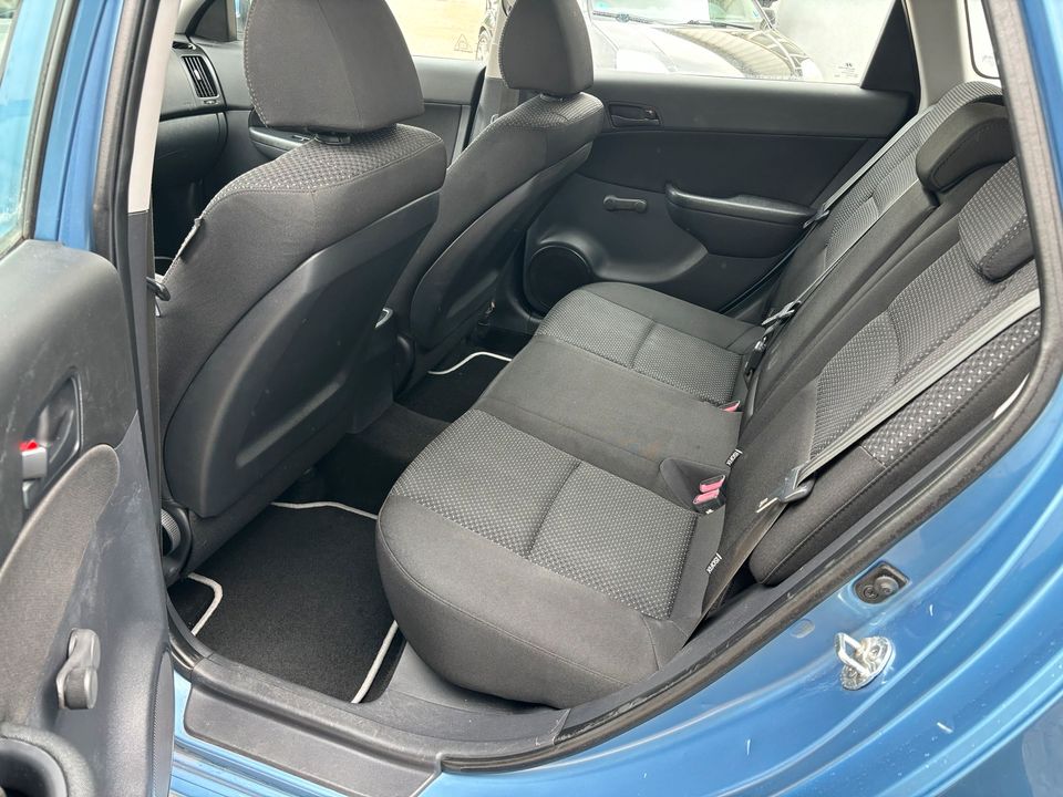 Hyundai i30 CW 1.4 Blue Drive LPG-Gasanlage*Klima*Tüv Neu PDC in Vöhringen