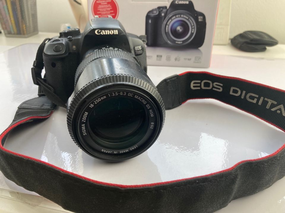 Digitale Spiegelreflexkamera Canon EOS 700D in Rottweil