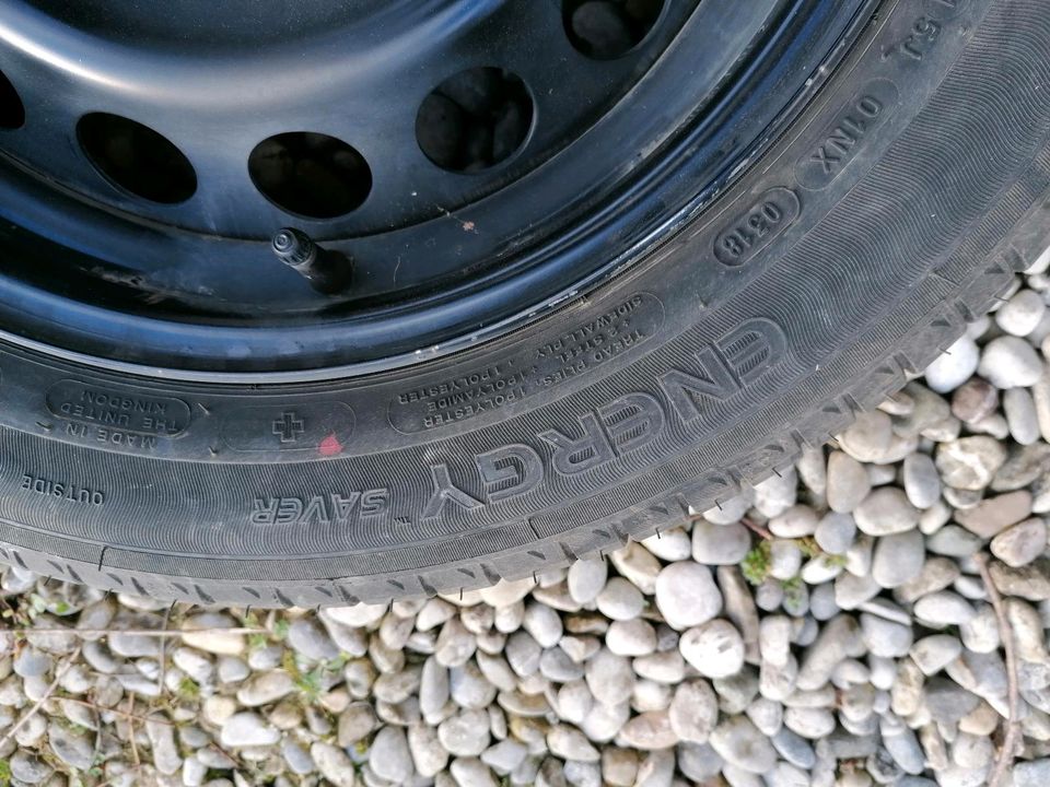 Sommerreifen Michelin 185/60R15 auf Stahlfelgen. Renault Clio in Pfaffenhausen