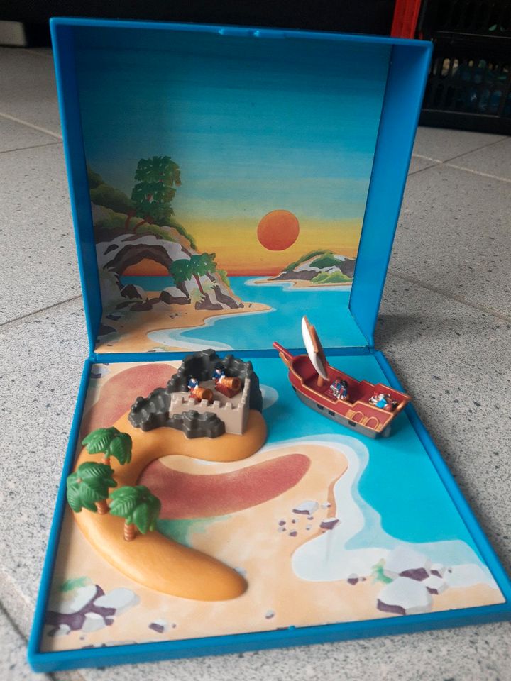 Micro Playmobil Pirateninsel magnetisch in Achim