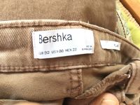 BERSHKA Jeans Größe 32 Nordrhein-Westfalen - Mülheim (Ruhr) Vorschau