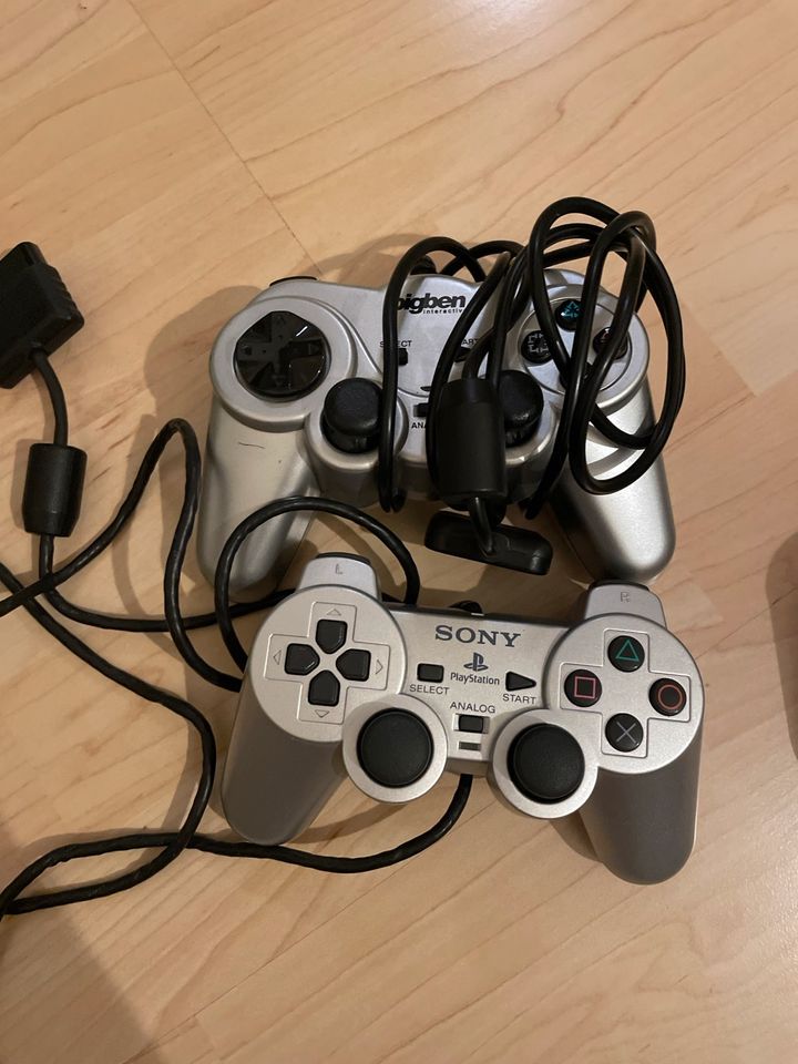 PlayStation 2 inkl. 4 Controller und Adapter + Speicherkarte in Laupheim