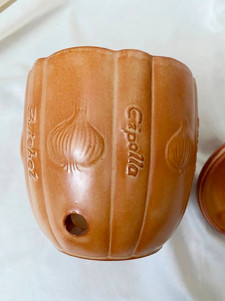 Keramik Vorratsgefäß für Zwiebel Cipolla Höhe 19 cm Ø ca. 15,5 cm in Frankfurt am Main