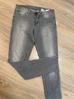 Levi’s Jeans Demi curve 27 S grau skinny Bayern - Kaufbeuren Vorschau