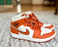 Nike Air Jordan 1 Mid SE Gr. 40 orange/ weiß Hessen - Wiesbaden Vorschau