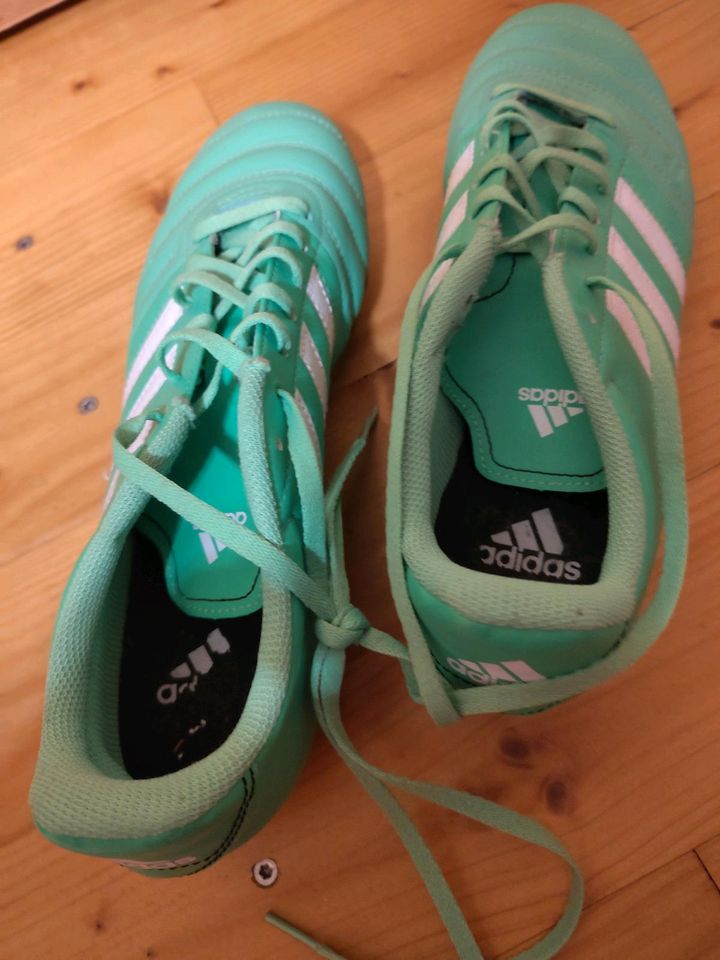 Fußballschuhe /Stollenschuhe von Adidas Gr 44 in Puderbach