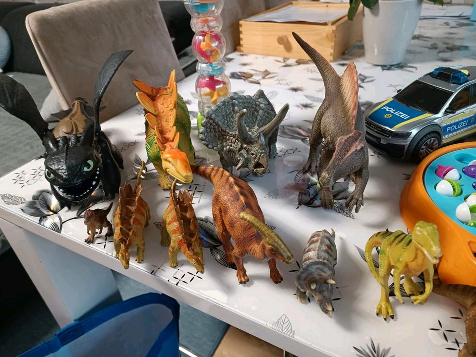 Spielzeug Dinosaurier in Müllheim