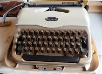 Triumph Gabriele - Schreibmaschine (Vintage) mit Koffer & Pinseln Schleswig-Holstein - Kiel Vorschau