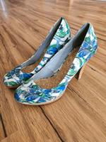 High Heels / Pumps mit Blumenmuster und Kork-Absatz Bayern - Oy-Mittelberg Vorschau