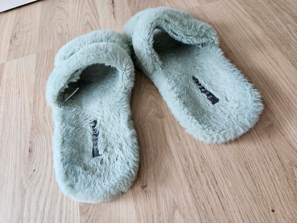 Esprit Schlappen/Slipper Plüsch in Lüdenscheid