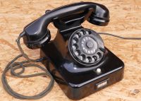 Altes schwarzes Bakelit Telefon von Krone Post W48 von 1961. Nordrhein-Westfalen - Lübbecke  Vorschau