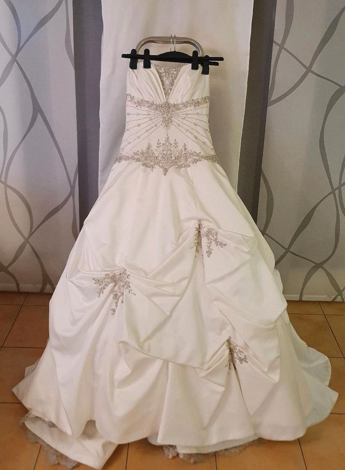 Sehr schönes Brautkleid / Hochzeitskleid (36/38) in Ostfildern