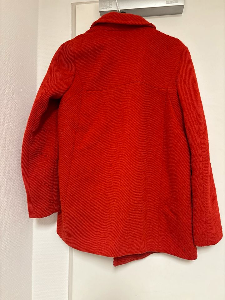 Roter Mantel von Esprit in Köln
