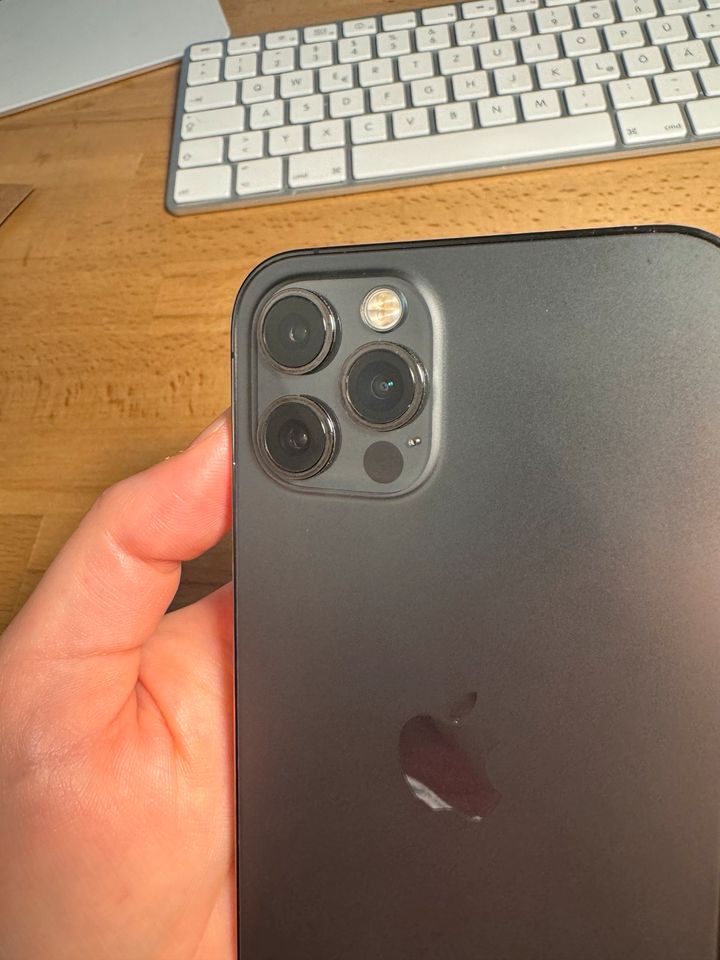 iPhone 12Pro 128GB, 2 Jahre Garantie, Zustand sehr gut in Berlin