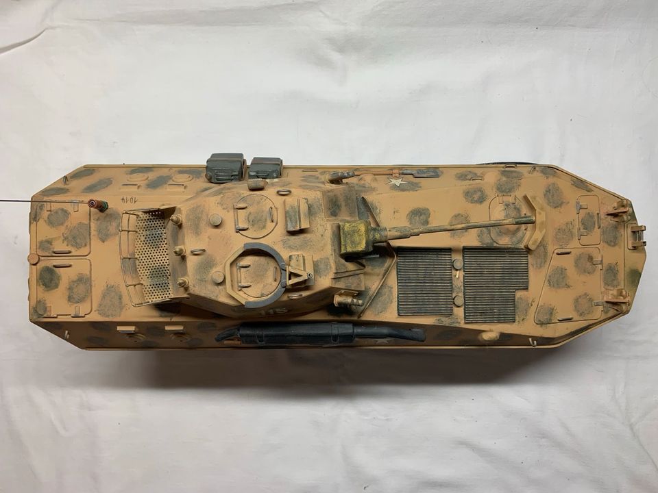 RC Amerikanischer Panzerspähwagen - Modell in München