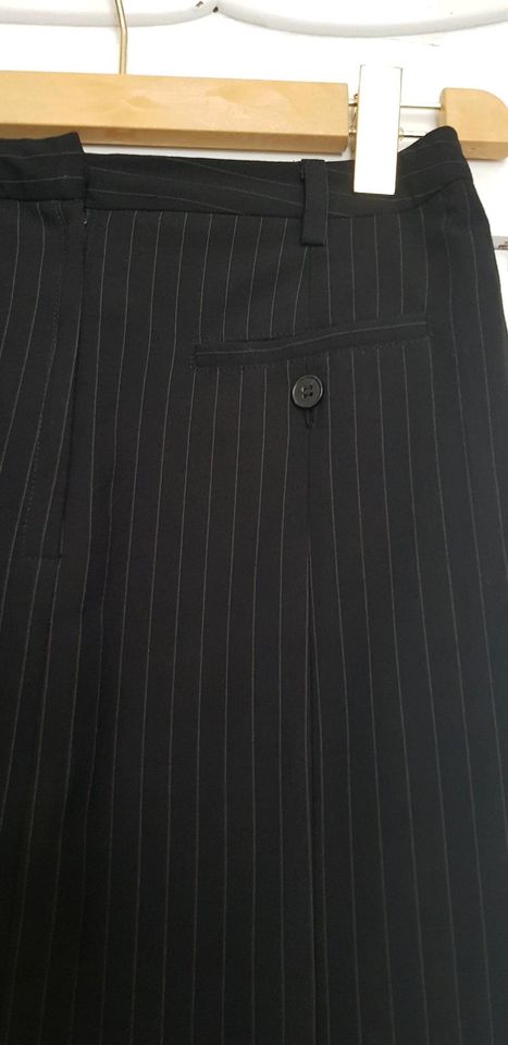 Nadelstreifen Pinstripe Kostüm Gothic Bleistiftrock Blazer in Berlin