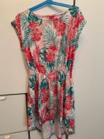 Kleid Fokuhila Blumen Muster Gr.134/140 Mädchen Sommer Nordrhein-Westfalen - Lage Vorschau