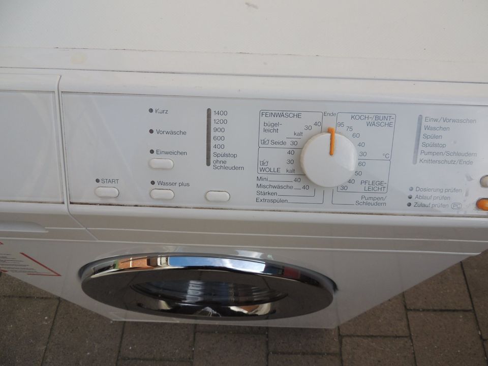 Schlachtfest Waschmaschine Miele W309 in Büren