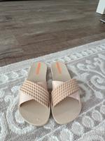 Neu! Ipanema Badesandale Gr.40 beige Berlin - Steglitz Vorschau
