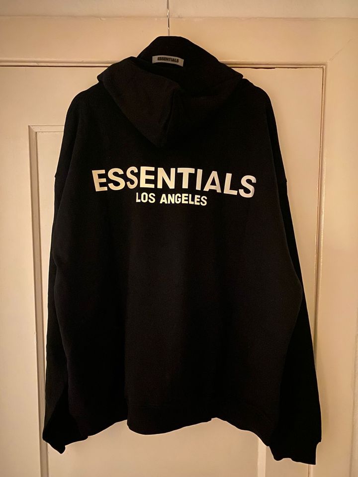 Fear of god essentials hoodie in Hamburg