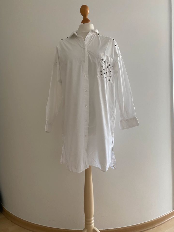 Langes Hemd von Zara in weiß, Größe 38 aus Baumwolle in Berlin
