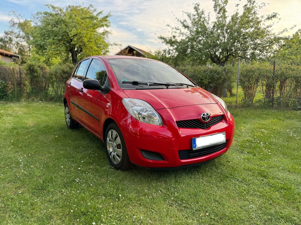 Toyota Yaris 1.Hand in Berlin