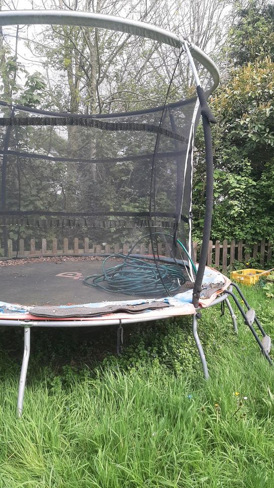 Trampolin 3 Meter mit Sicherheitsnetz & Leiter in Duisburg