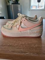 Nike Air  Turnschuhe Schuhe Gr.39 Nordrhein-Westfalen - Vettweiß Vorschau