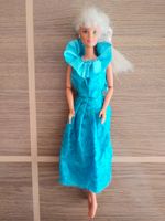 Barbie Puppe mit Kleid Berlin - Charlottenburg Vorschau