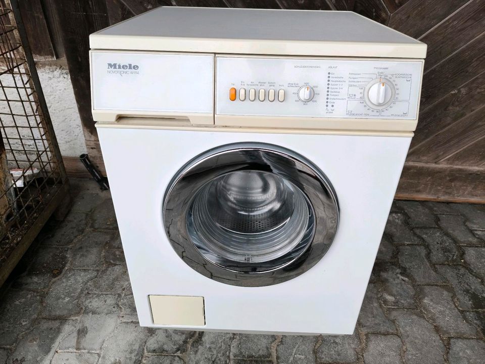 Gut Erhaltene Miele Novotronic w914 Waschmaschine in Saal