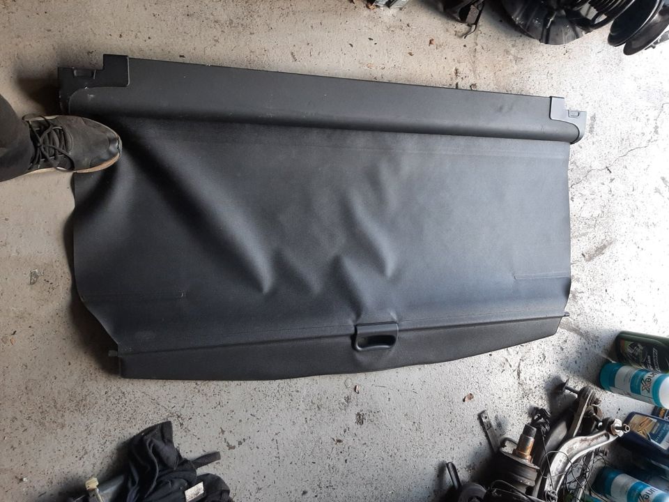 Bmw X3 E83 Laderaumabdeckung Kofferraumabdeckung Roller in Herten