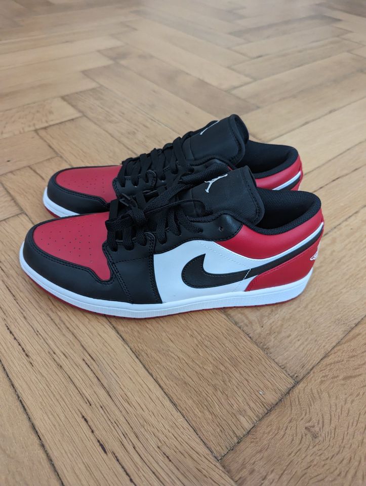 Nike Air Jordan 1 Low Bred Toe Gr. 45 US11 neu OVP in München